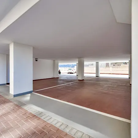 Beachfront 36 شقة