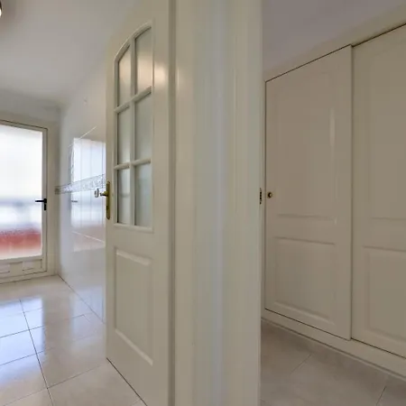 Beachfront 36 كاليبي
