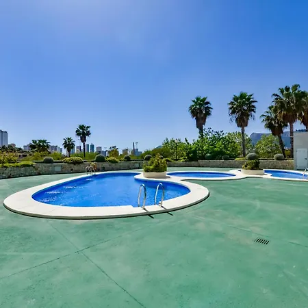Beachfront 36 كاليبي
